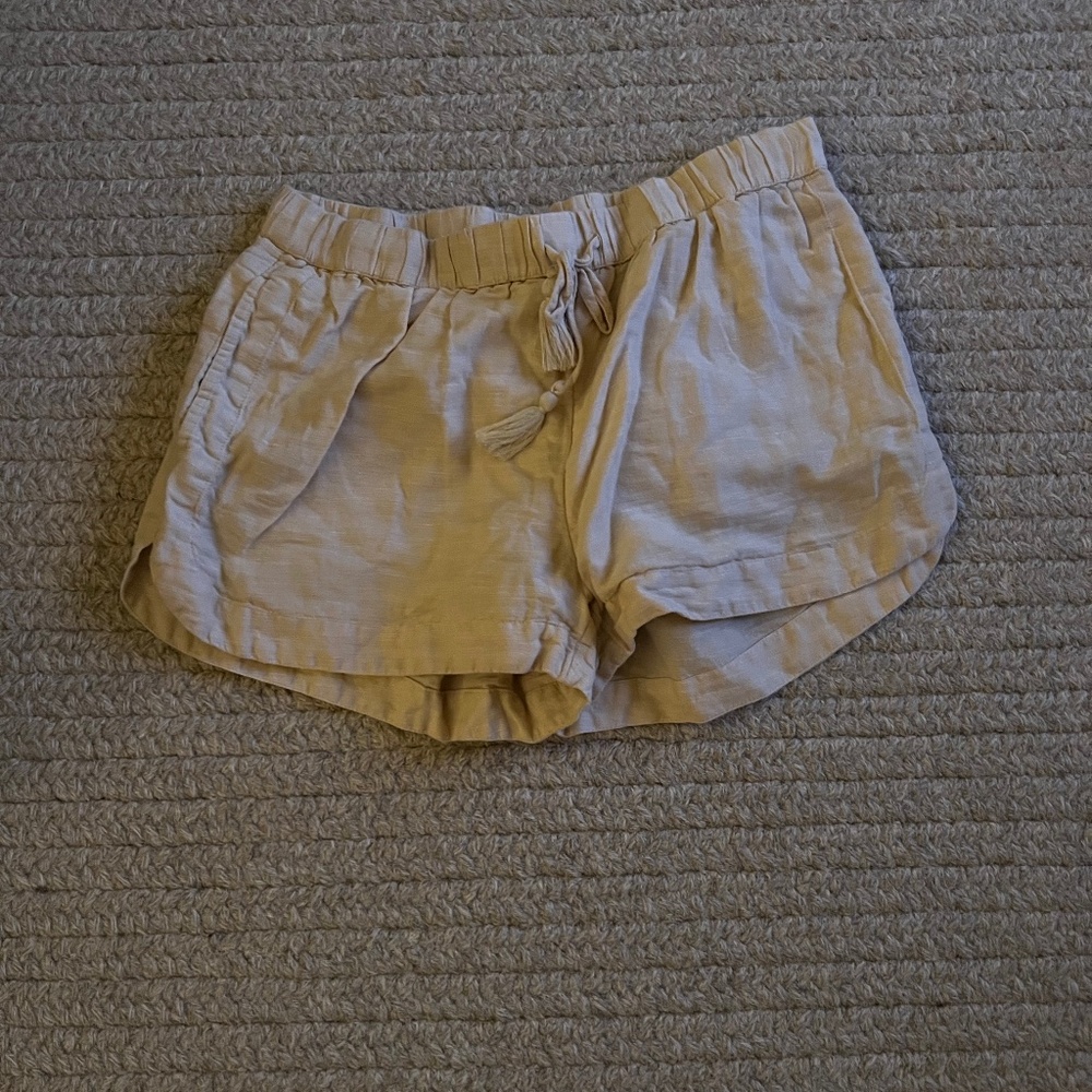 VINEYARD VINES SIZE L tan shorts